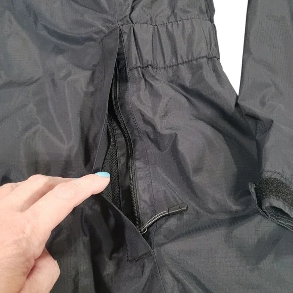 Mountain Hardwear Black Utility Jacket with Hood - Picture 8 of 16